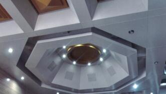 ⻆码式安装天花板